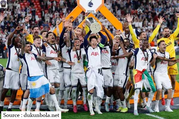 Setelah 17 Tahun Akhirnya Juara! Spurs Bungkam MU Dan Angkat Trofi Liga Europa